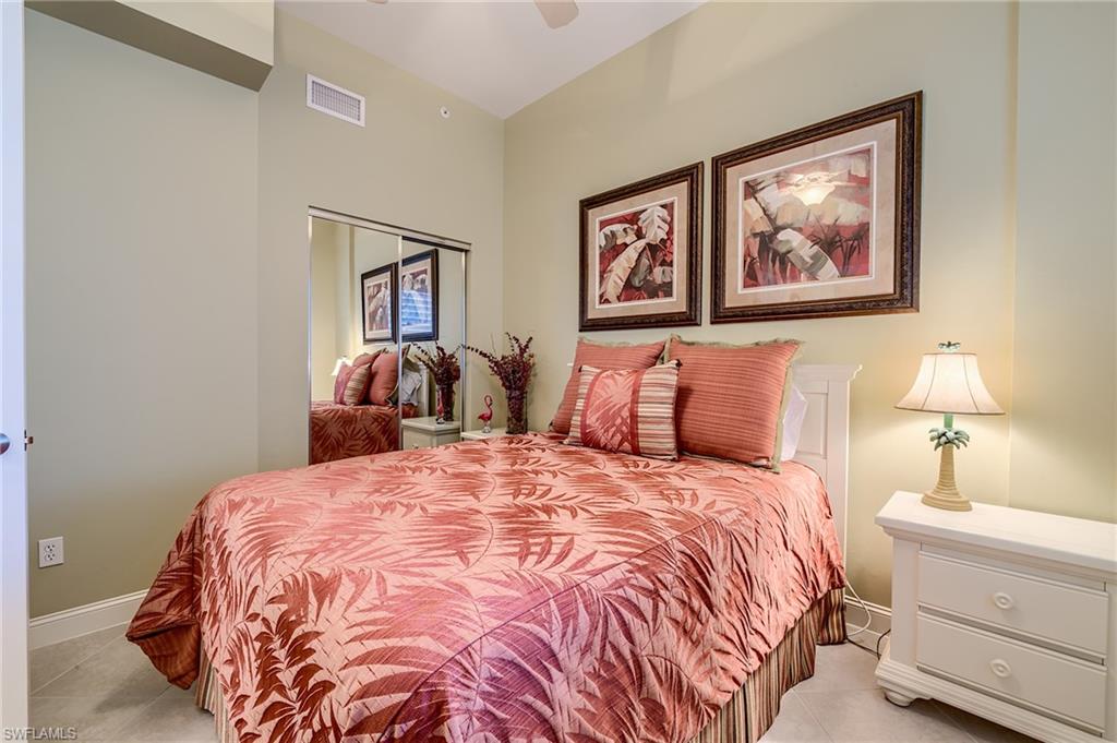 Queen Bed in Guest Bedroom 3!