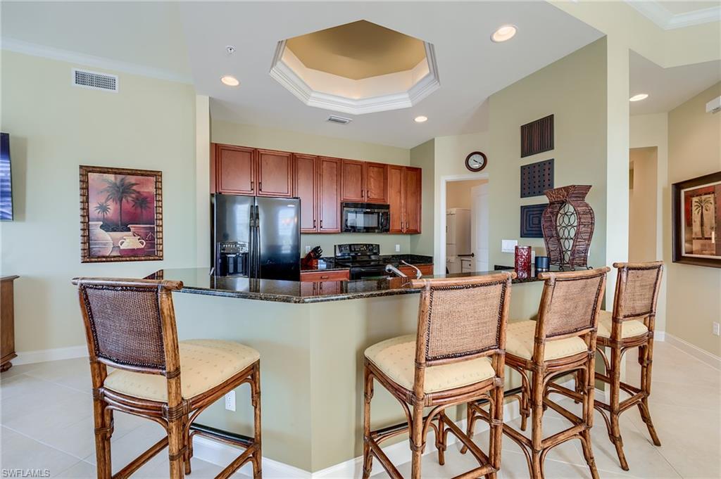 Open Kitchen with Granite Bar!