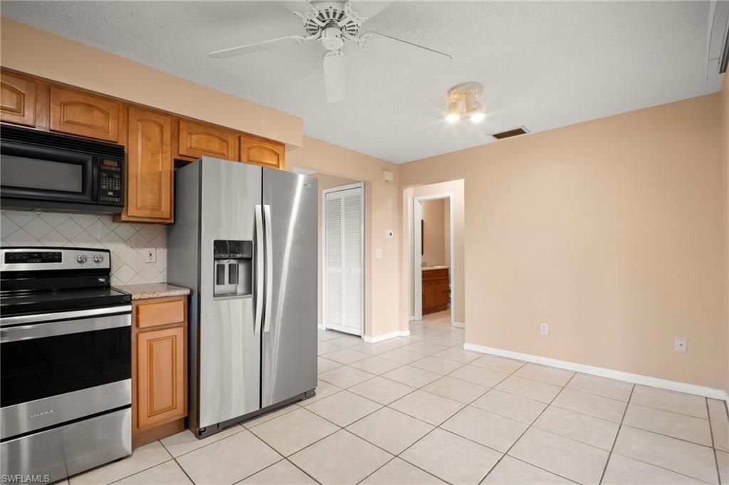 4406 santa barbara BLVD B photo 10