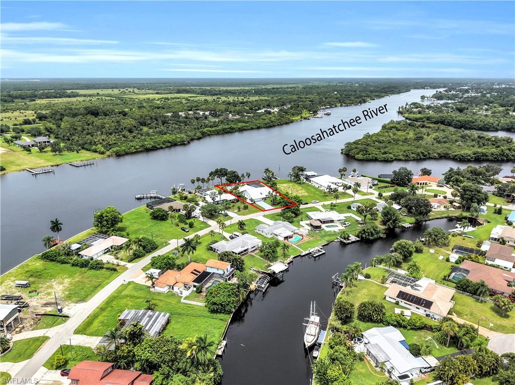 You Will Love This Private 4 Bedroom/4 Bathroom River Retreat Directly On The Caloosahatchee River In Fort Myers, Florida!