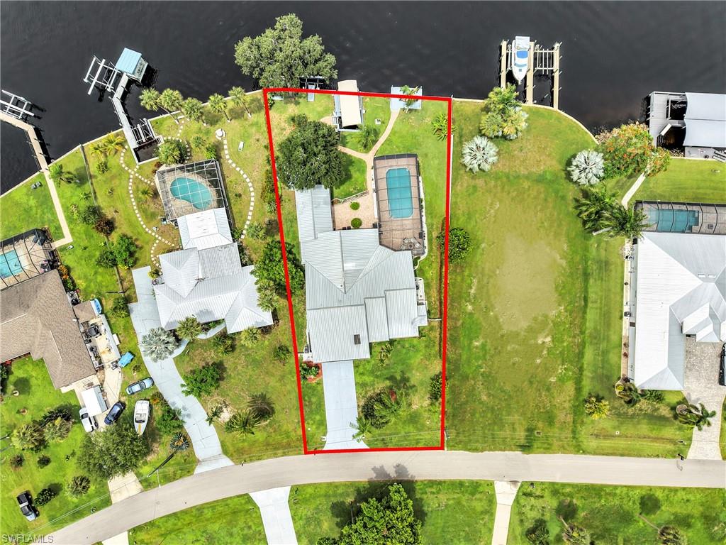 Birds Eye View Of 1/2 Acre River Compound!