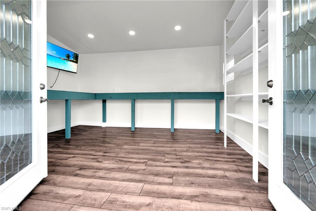This Detached Air Conditioned Studio/Unit Was Added (217SF) And It Would Be Ideal For A Private Office/Shed/Man Cave/Artist Retreat!
