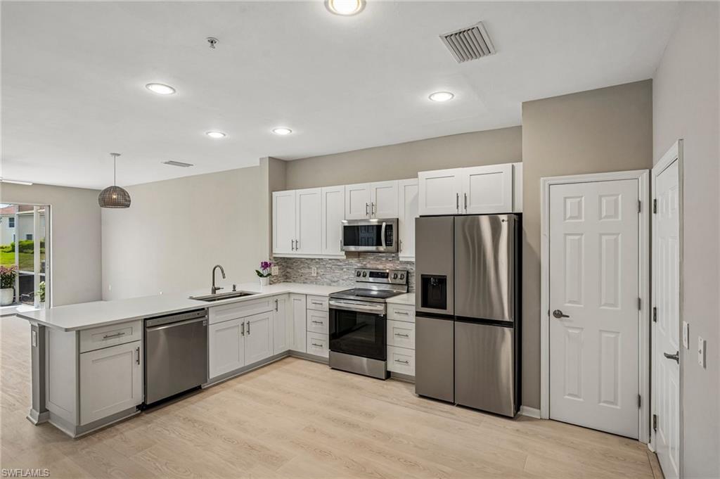 1104 Oxford LN 44