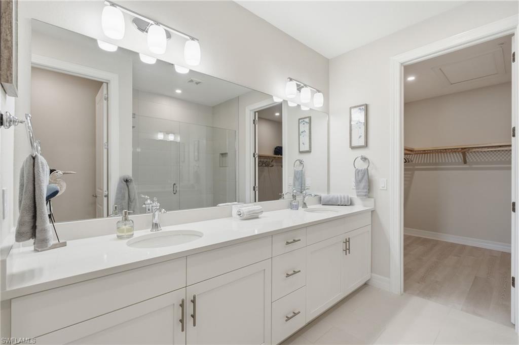 239 Indies DR E 202 photo 14