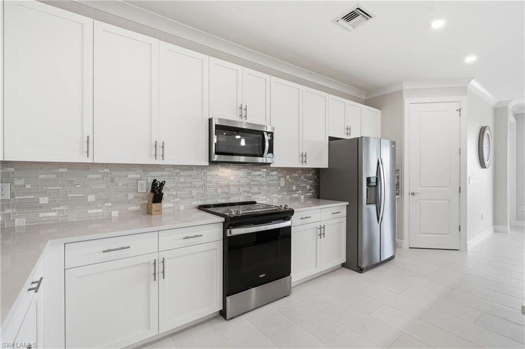239 Indies DR E 202 photo 8