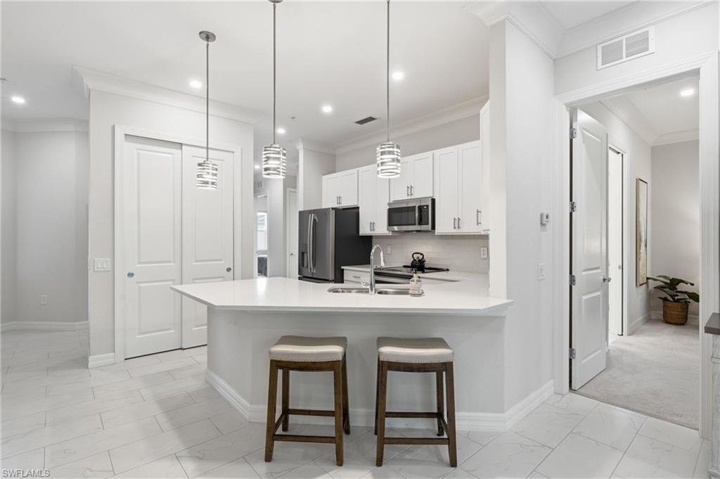 238 Indies DR E 201 photo 6
