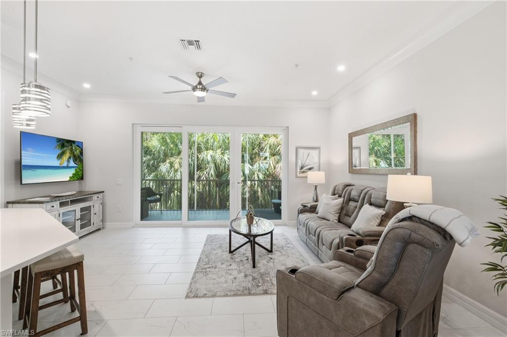 238 Indies DR E 201