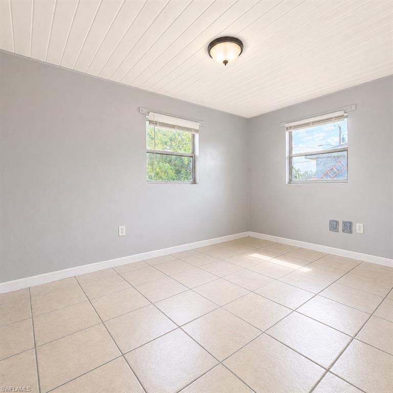 3240 Dora ST photo 10