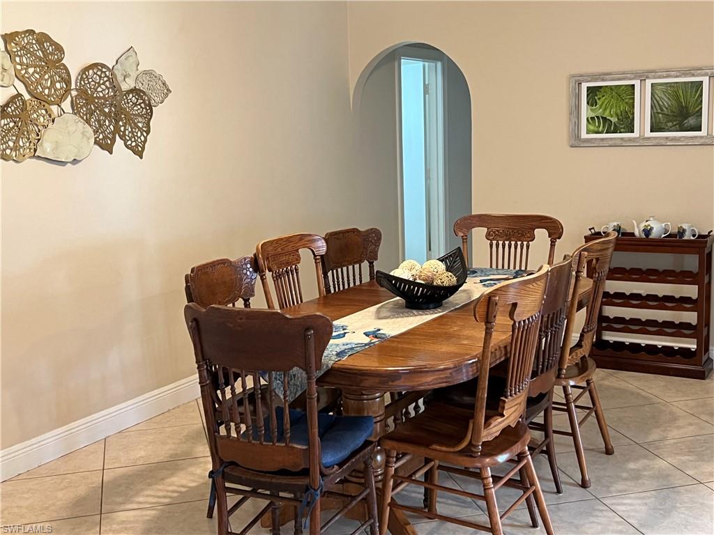 LARGE DINING ROOM COULD also be a DEN