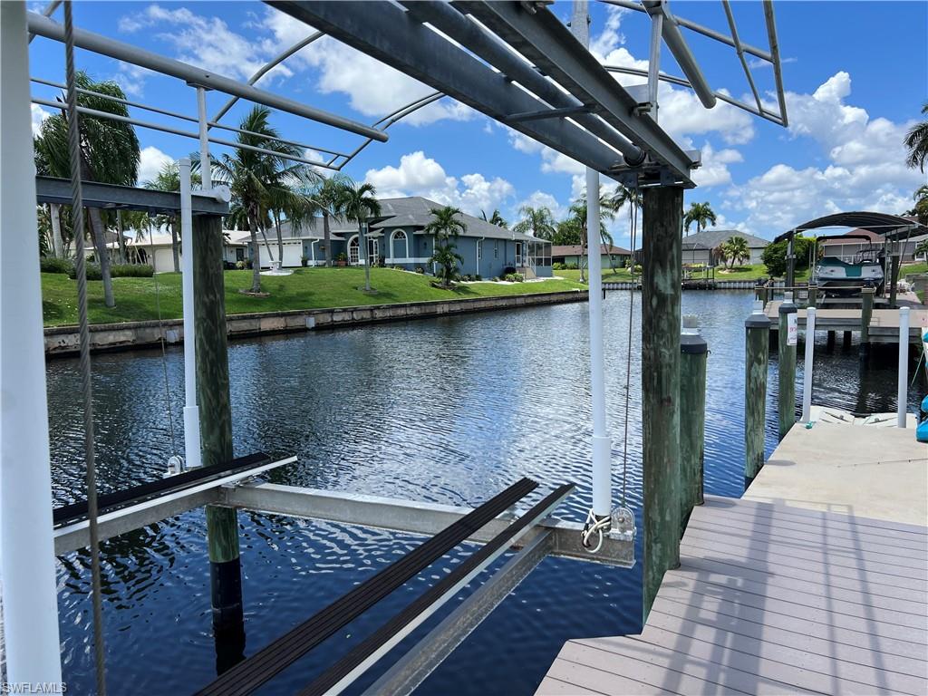 THE BOATING ACCESS IT IS A THE END AND A TURN with quick access to open water