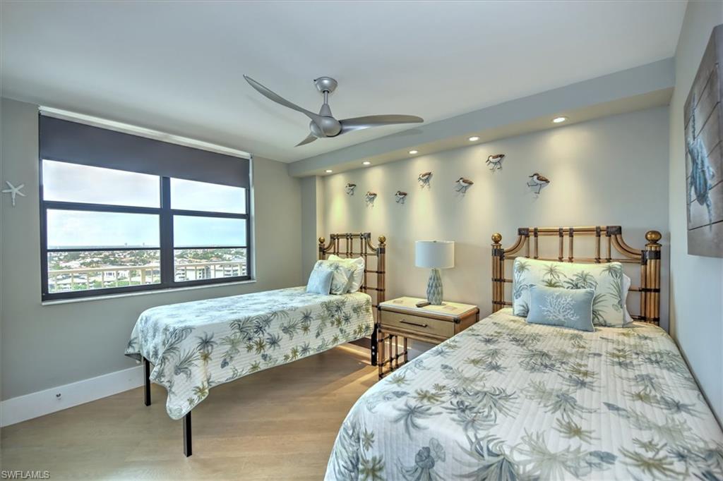 380 Seaview CT 1404 photo 25
