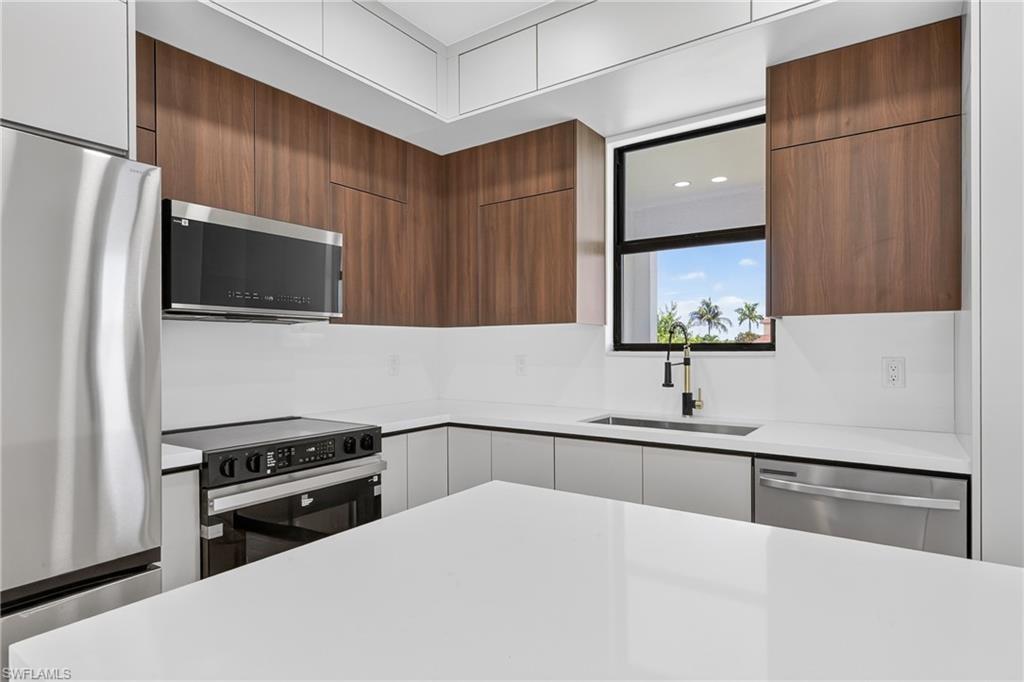 1003 Kismet PKWY W photo 6