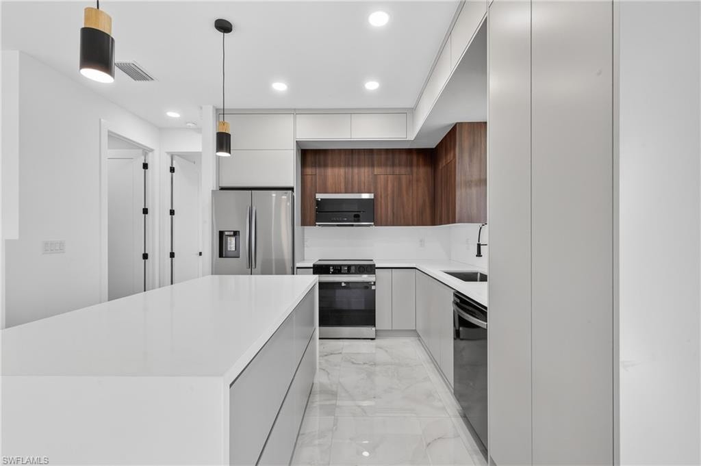 1003 Kismet PKWY W photo 10