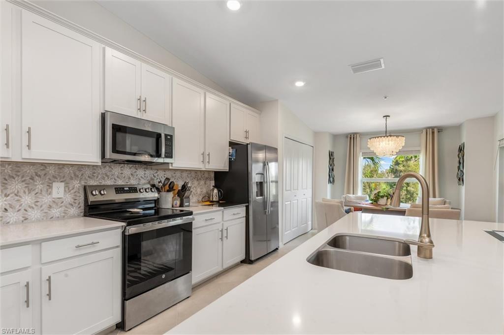 14221 Heritage Landing BLVD 2026 photo 17