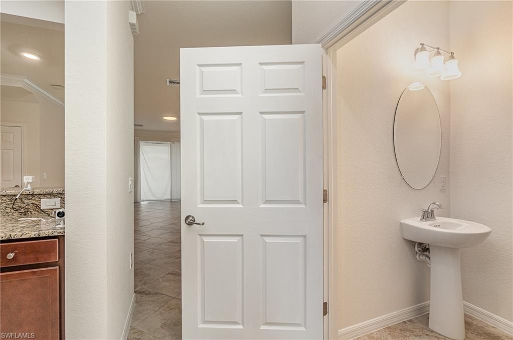 2740 Blossom WAY photo 9