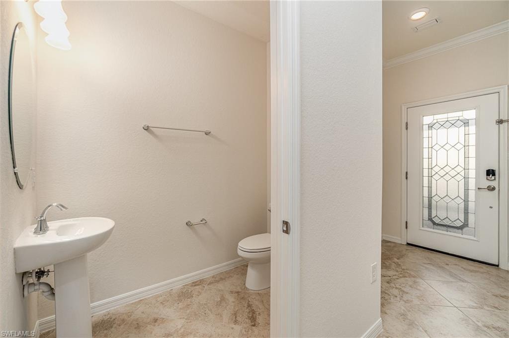 2740 Blossom WAY photo 10