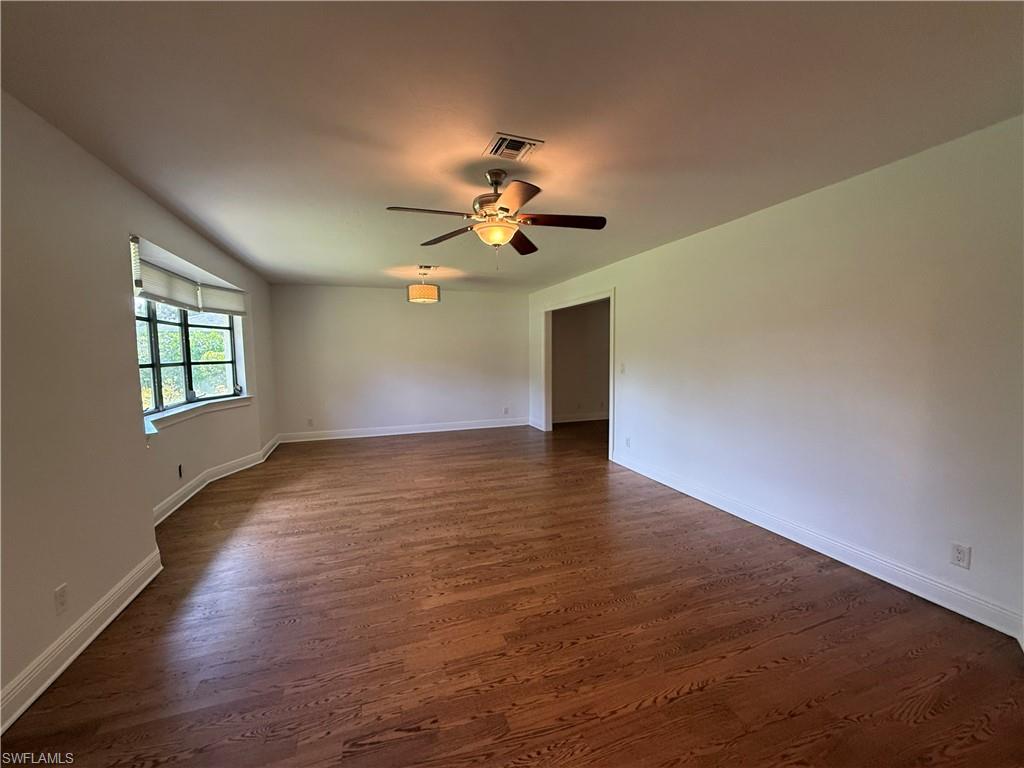 3043 Round Table CT