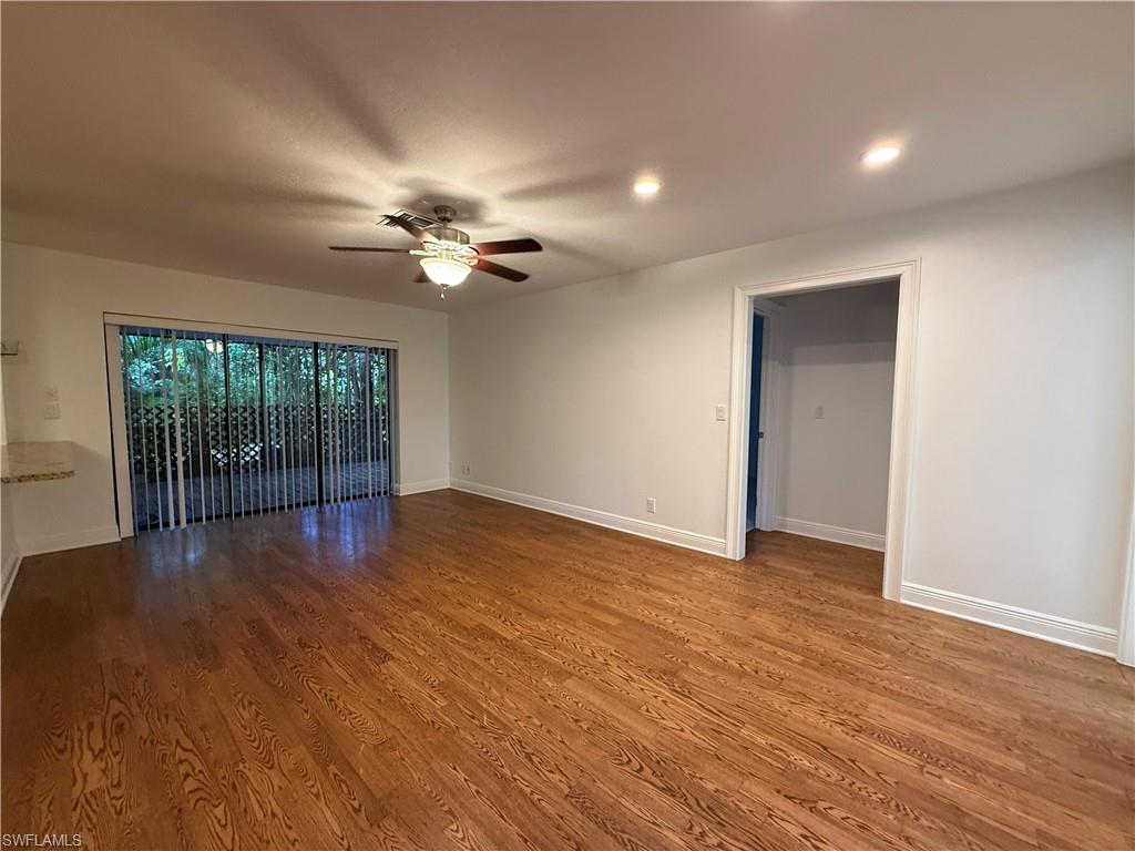 3043 Round Table CT