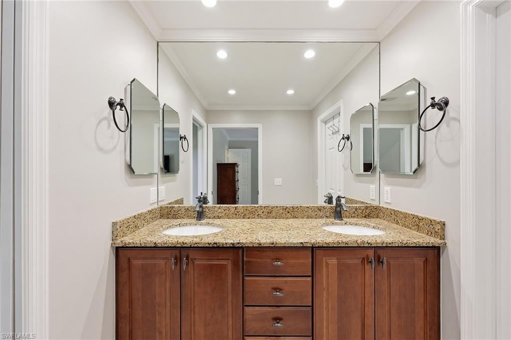 1073 Alhambra CIR photo 33