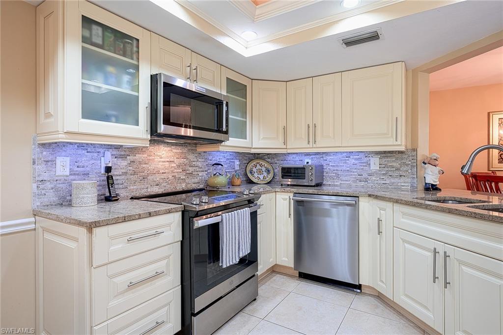 updated eat in kitchen