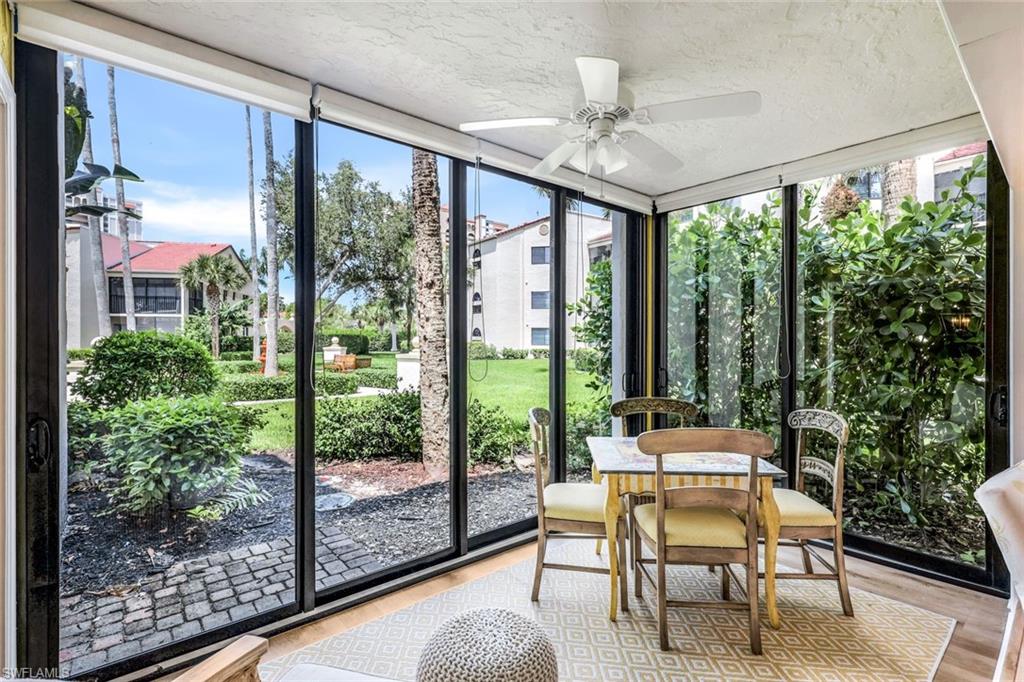 Sunroom / solarium with ceiling fan