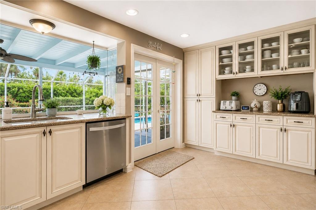 1352 Oaklawn CT photo 6