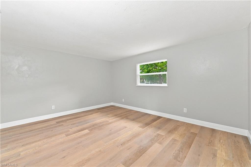 903 SE 20th CT photo 28