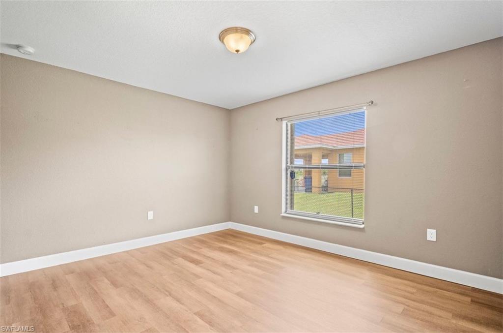 1530 Gretchen AVE S photo 17