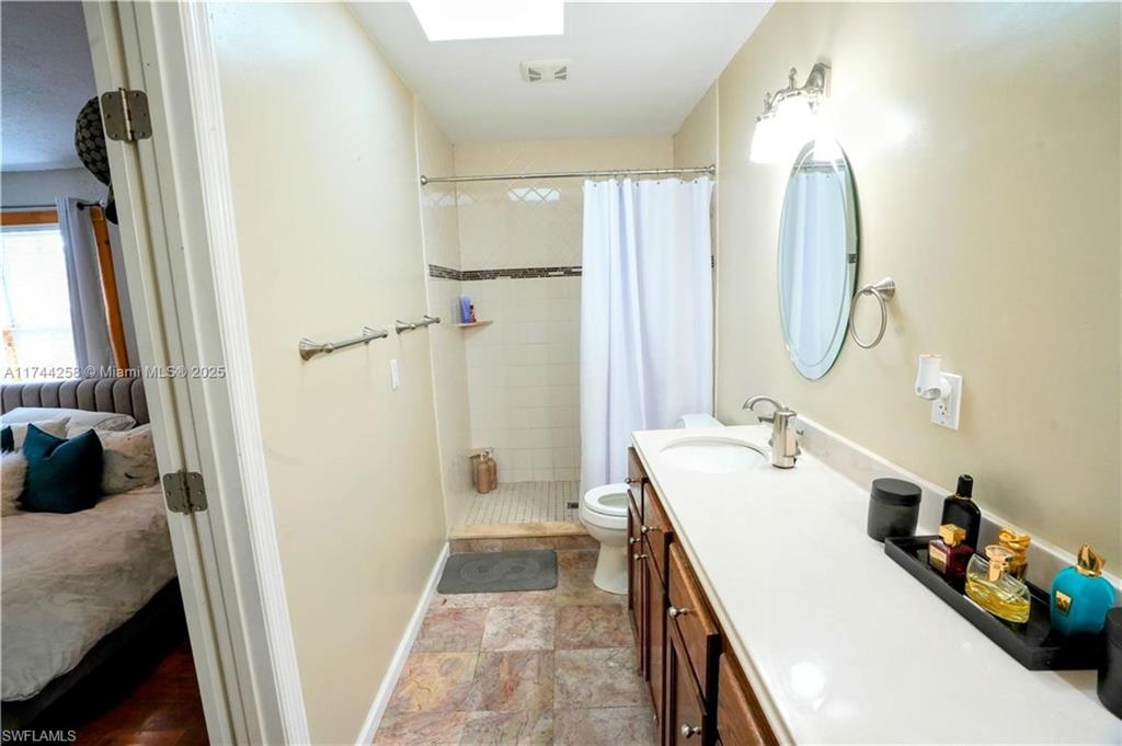 2304 SE 8th TER photo 10