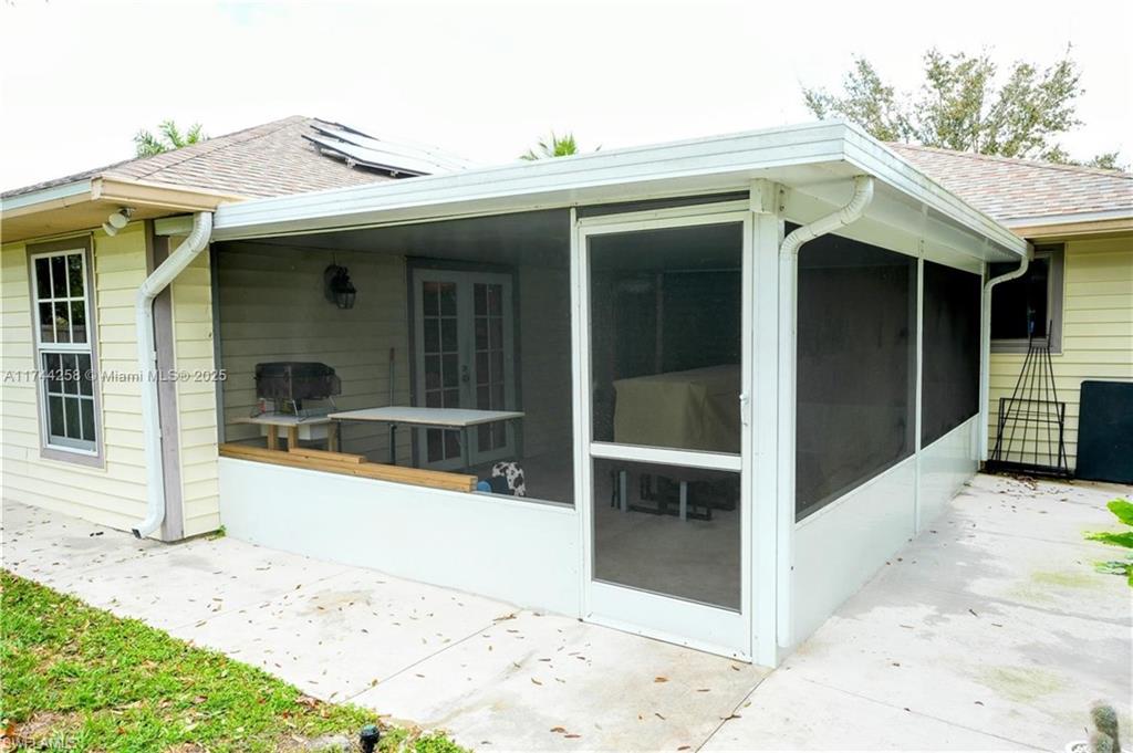 2304 SE 8th TER photo 18
