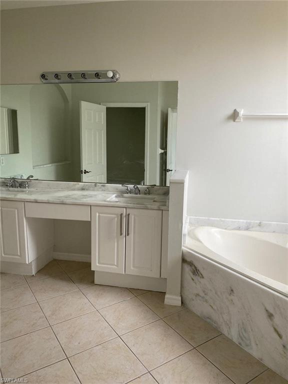 Dual vanity with integrated sinks and a large wall-mounted mirror