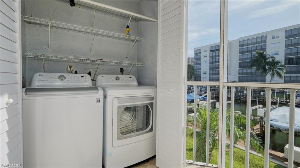 Laundry closet on the lania