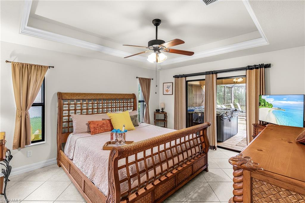 Tray ceiling with crown molding and a ceiling fan