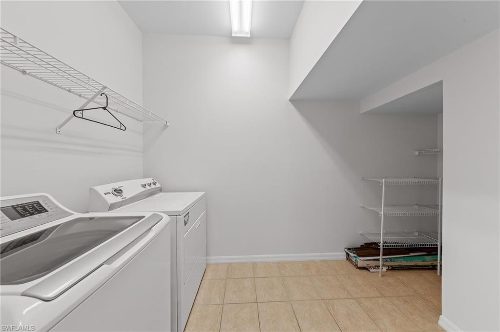 Laundry area featuring baseboards and independent washer and dryer