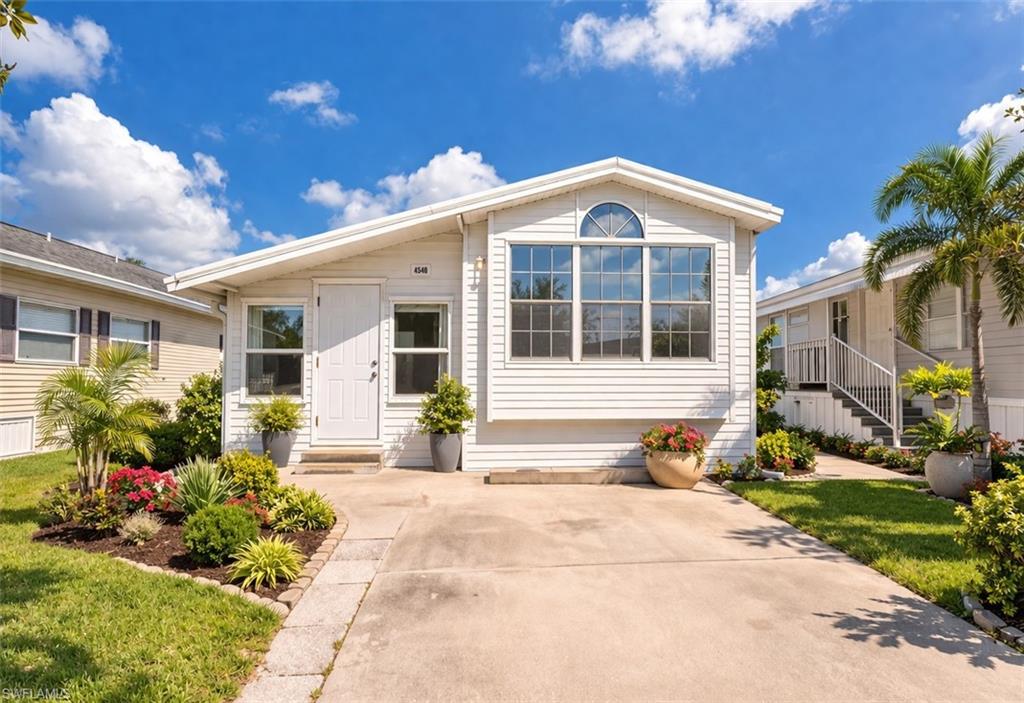 Manufactured / mobile home featuring entry steps and a front lawn