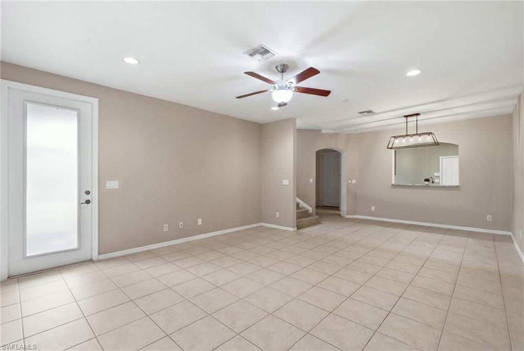 Living/dining, door to lanai