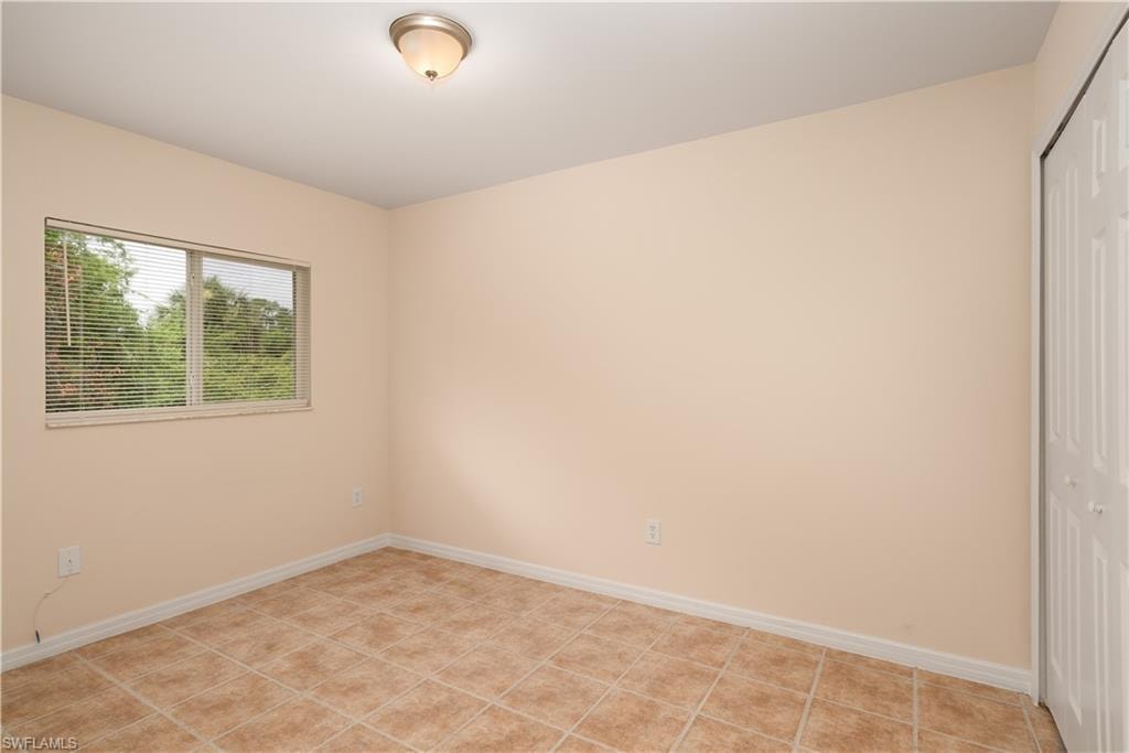 546 Sherwood AVE S photo 14
