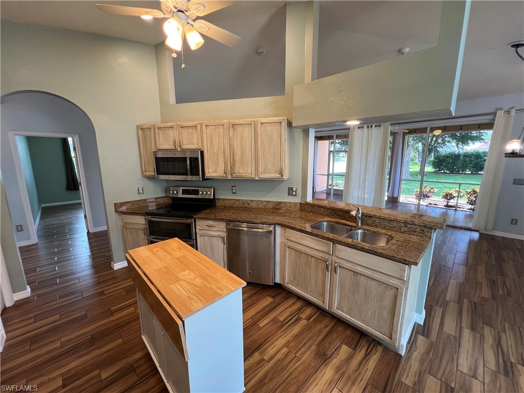 608 Crossfield CIR photo 10