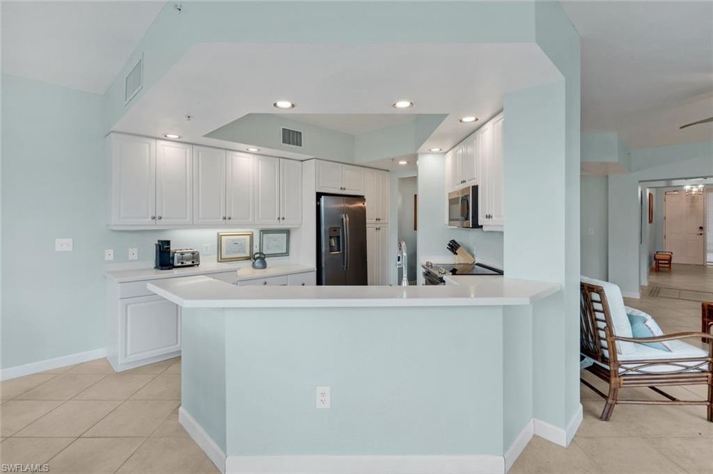 Kitchen breakfast bar