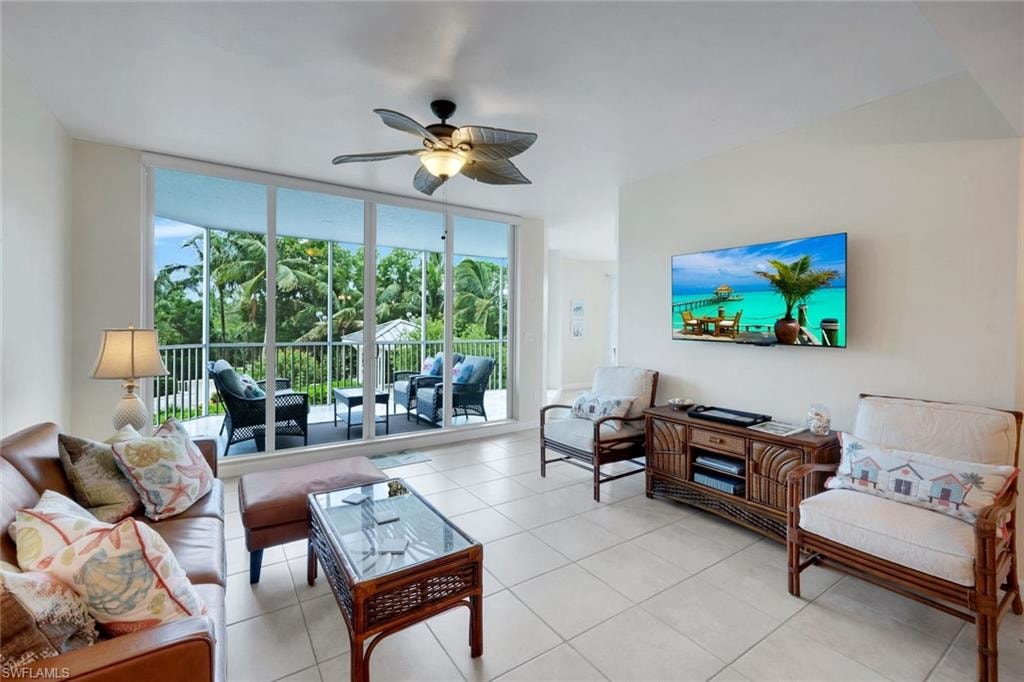 Large living room opens to Lanai for indoor/outdoor living