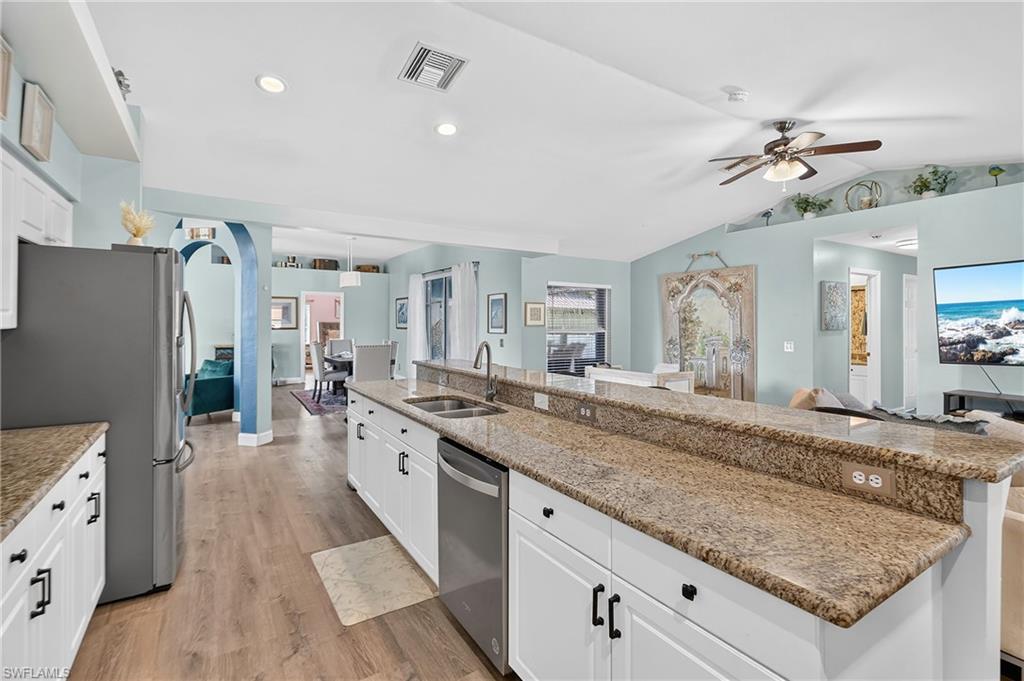 775 Arundel CIR photo 16