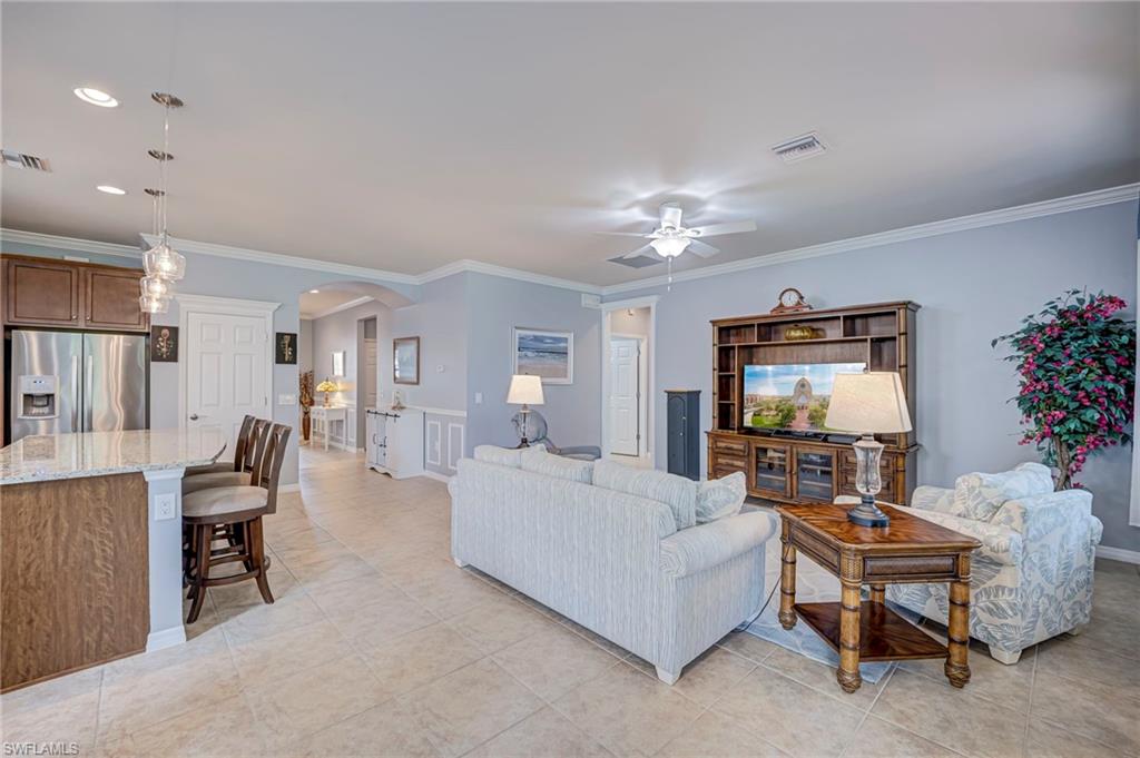 6085 Triumph LN photo 6