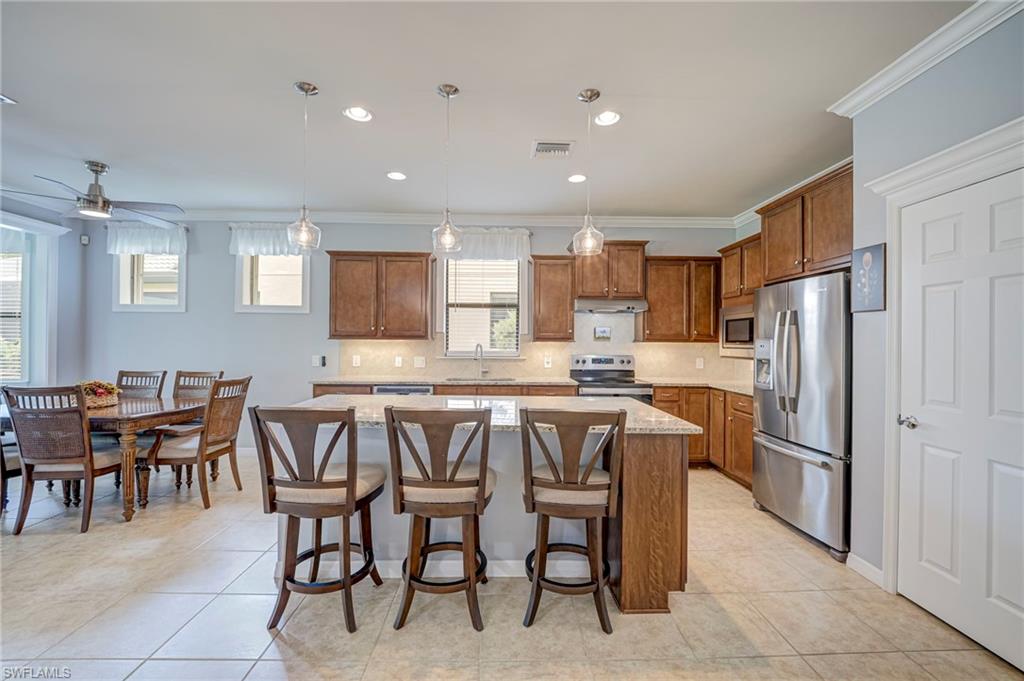6085 Triumph LN photo 7