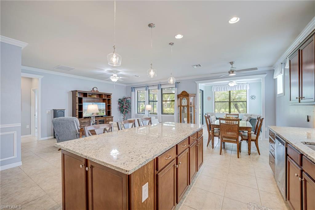 6085 Triumph LN photo 10
