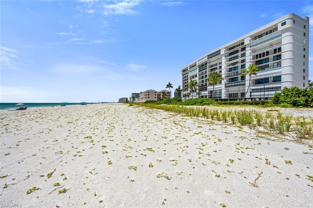 Direct access to sugar sand beach