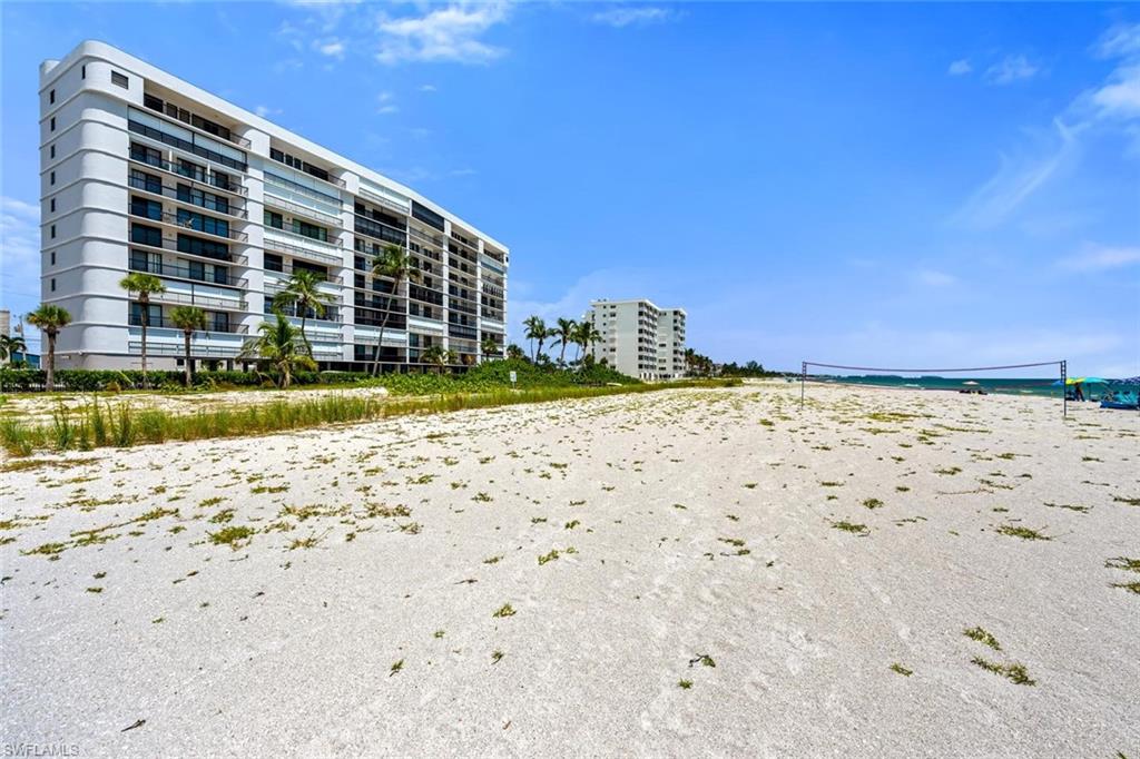 Direct access to sugar sand beach