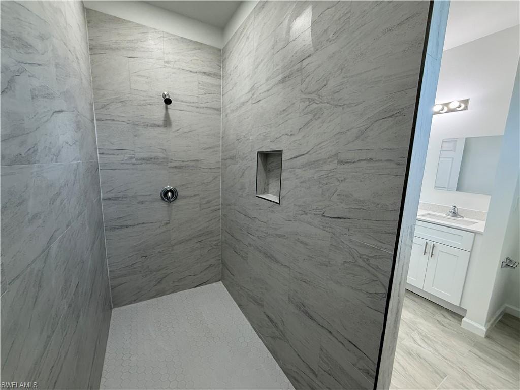 1115 Cove ST E photo 10