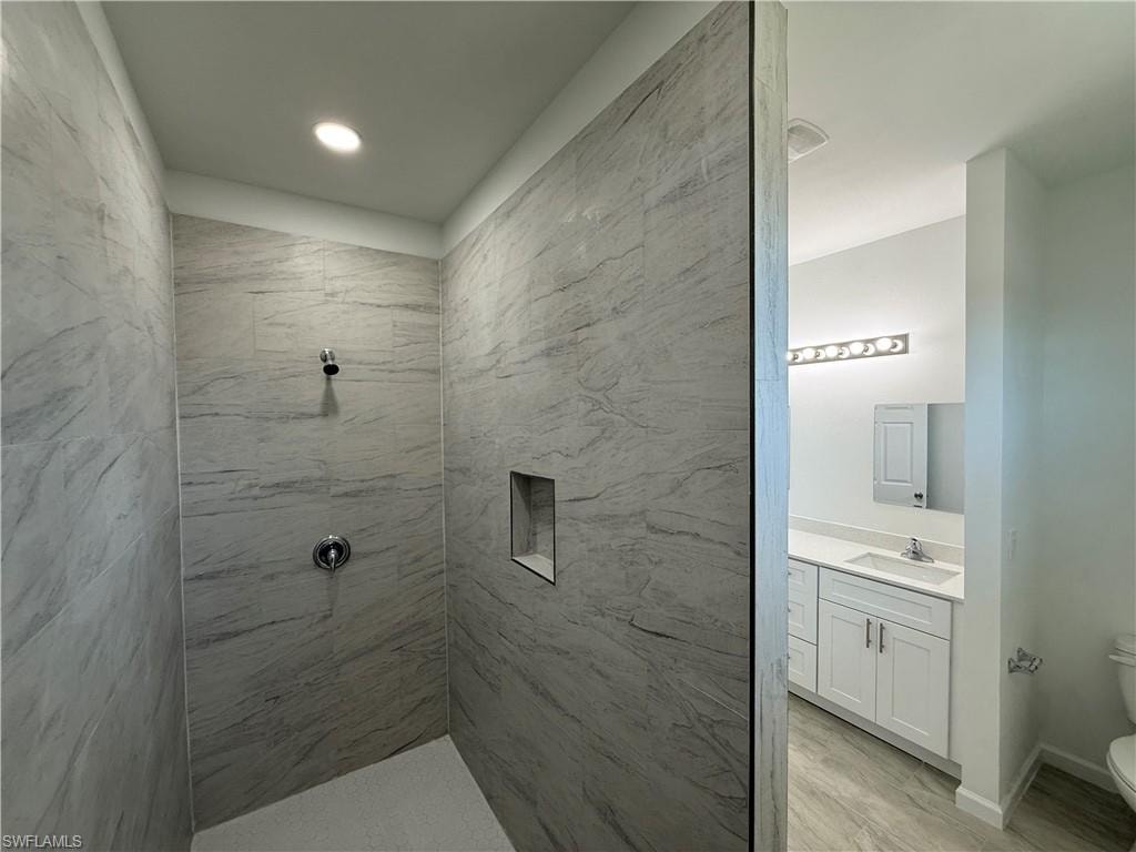 1115 Cove ST E photo 11