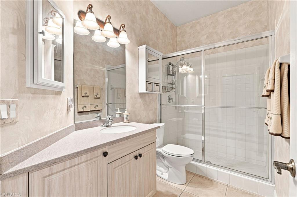 13921 Bently CIR photo 27