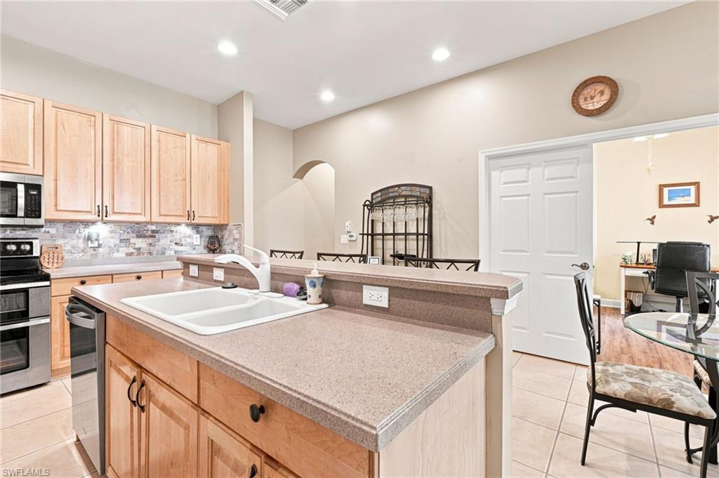 13921 Bently CIR photo 17